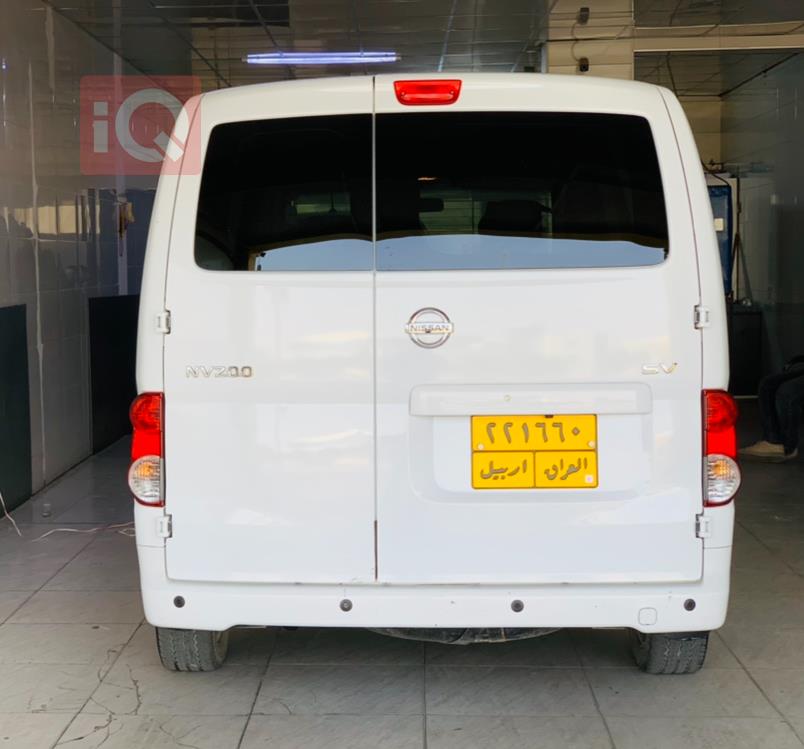 نيسان NV200